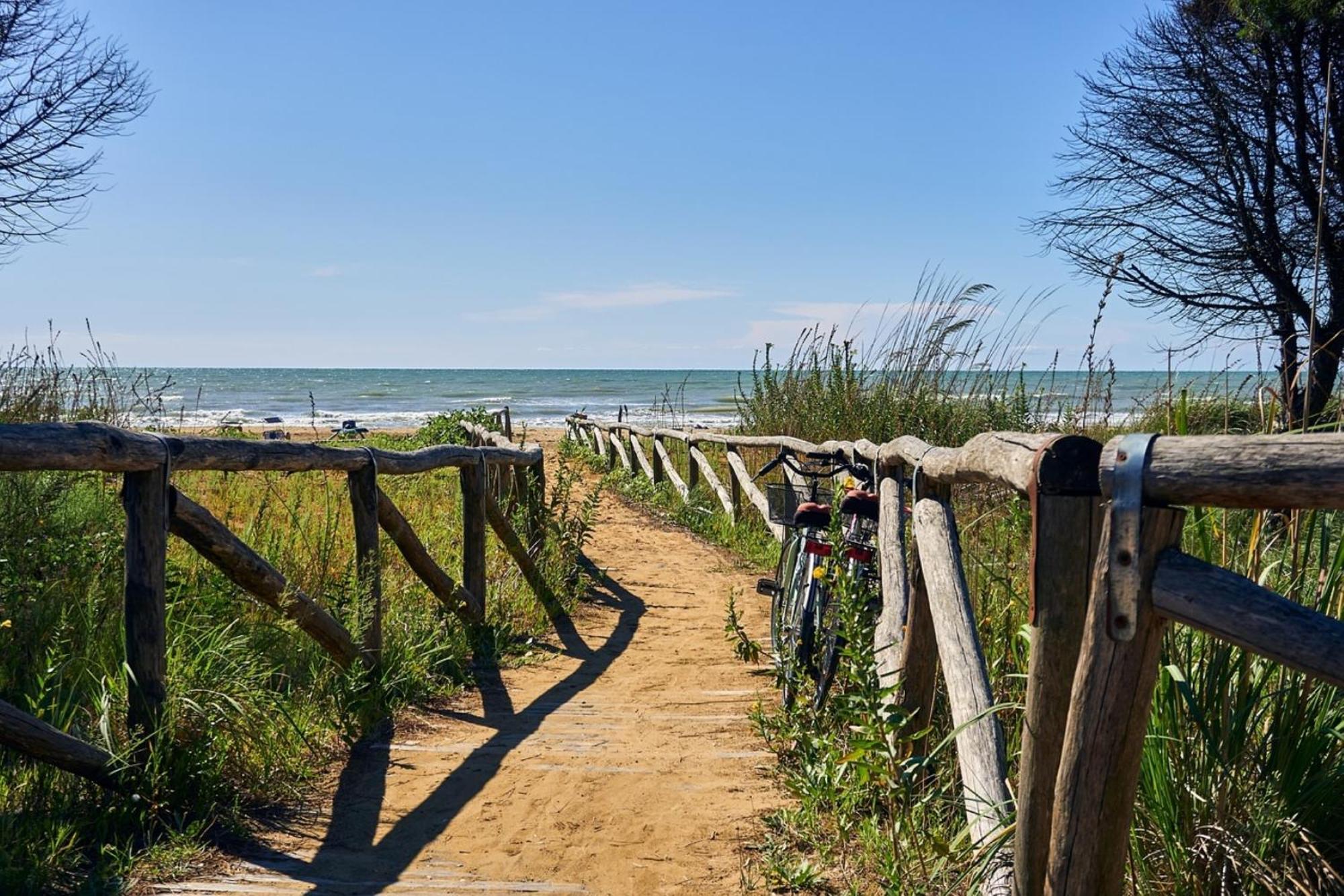 Beachfront Cozy Flat 1-bedroom With Balcony Bibione