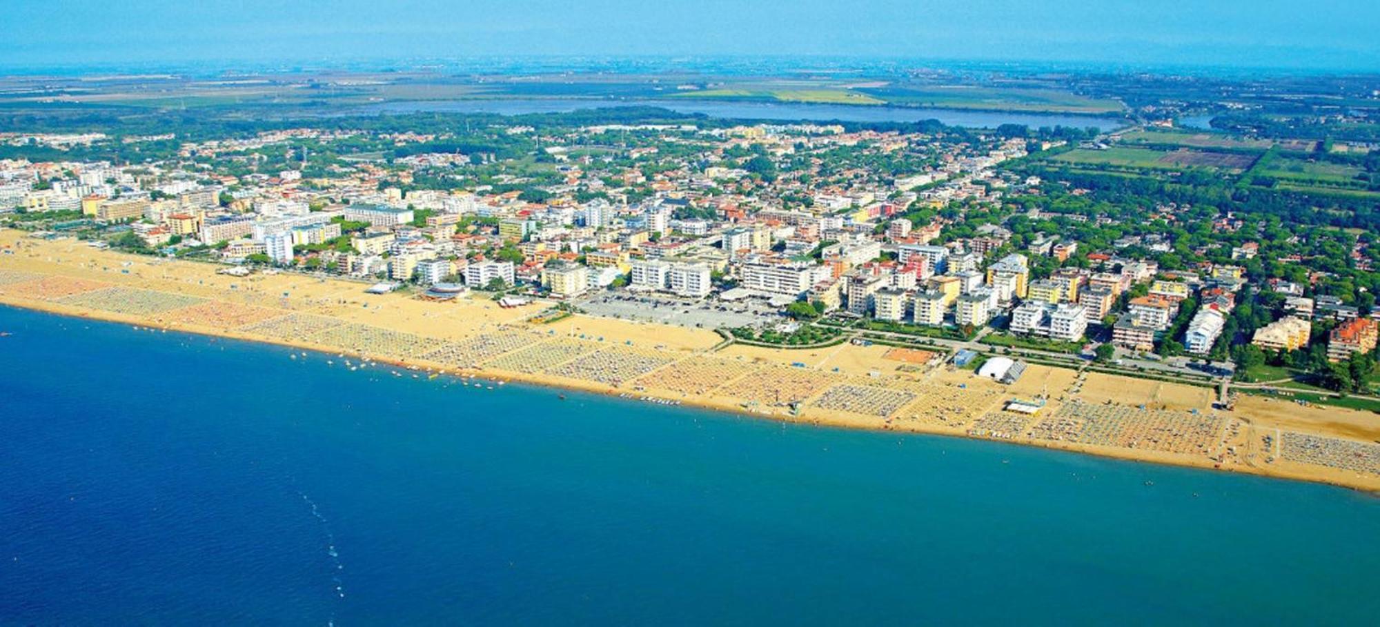 Beachfront Cozy Flat 1-bedroom With Balcony Apartment *