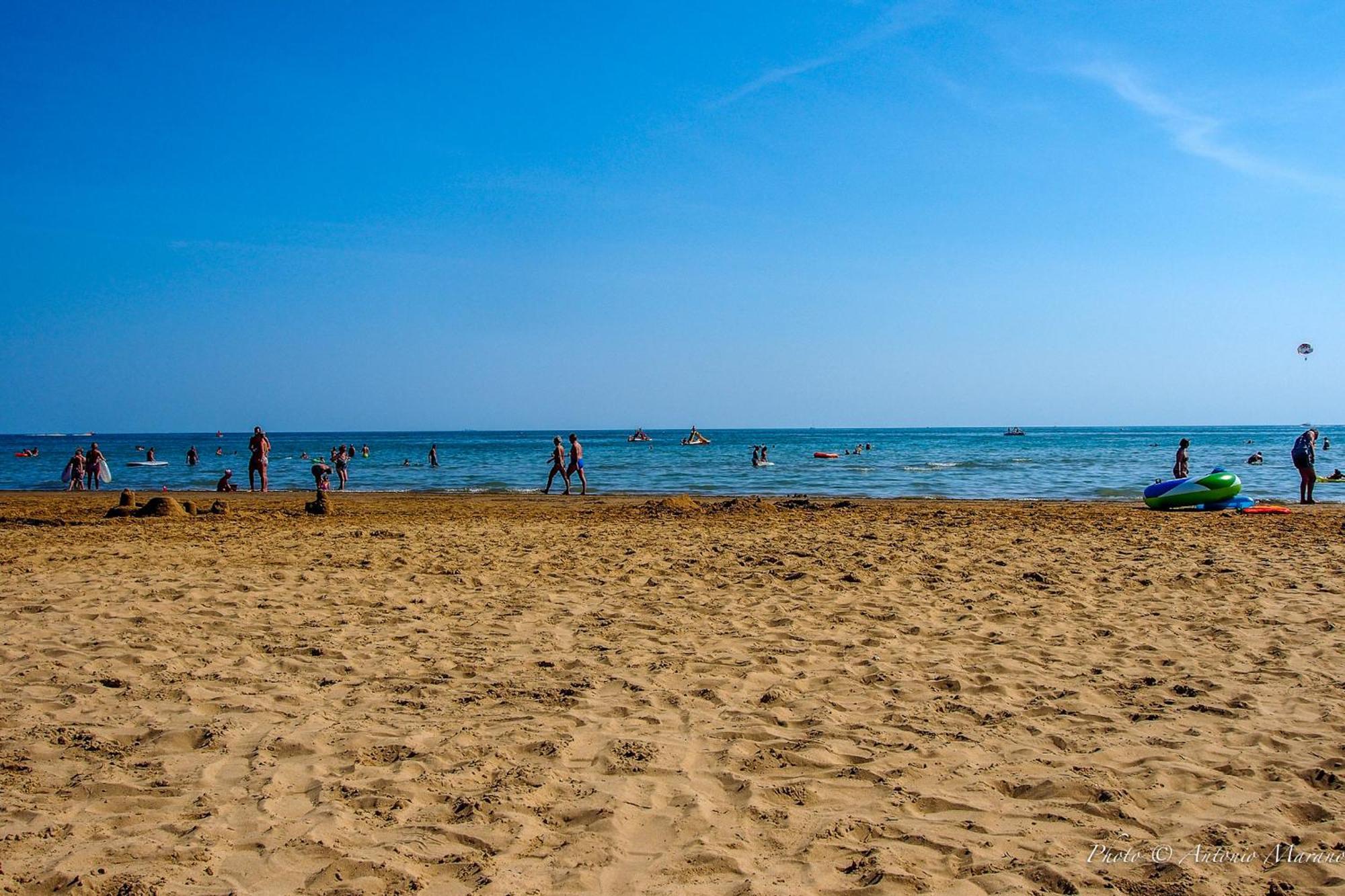 Beachfront Cozy Flat 1-bedroom With Balcony Apartment *